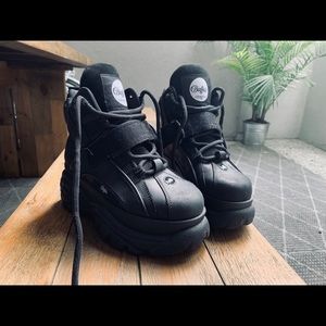 Buffalo platform boots, size 37 (7) Black.